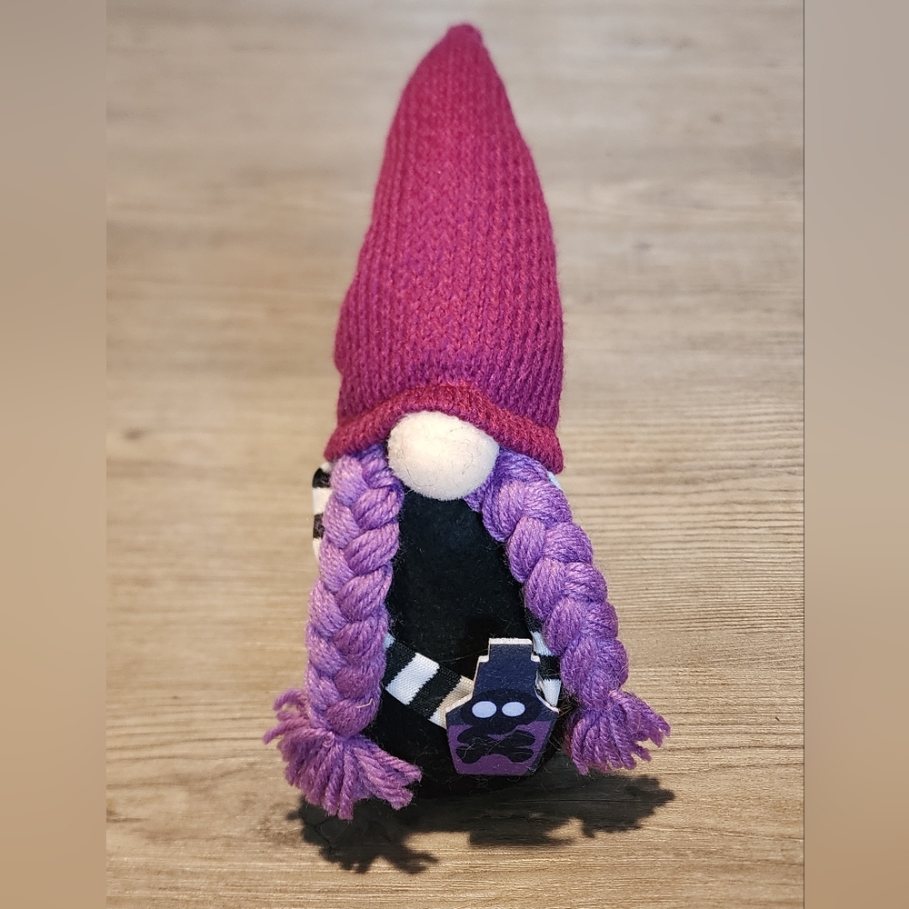 NWOT Halloween Gnome Girl Witch Plush Elf Potion Decor Farmhouse Plaid KZ